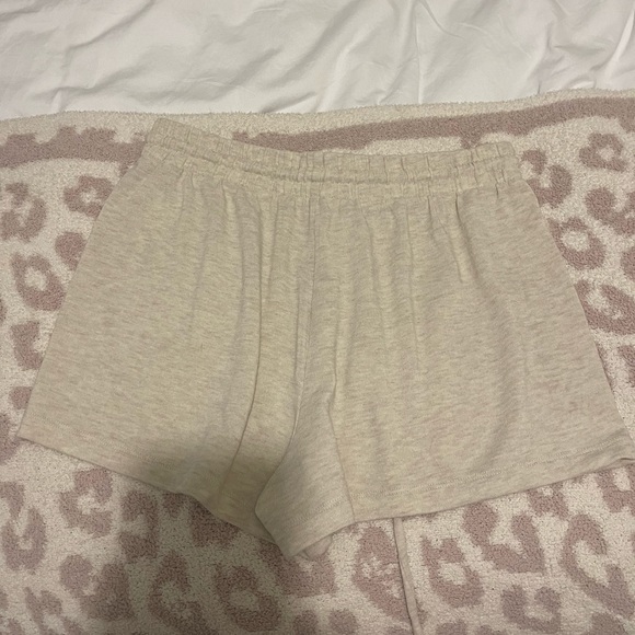 Aritzia Wilfred Free shorts - Picture 5 of 5